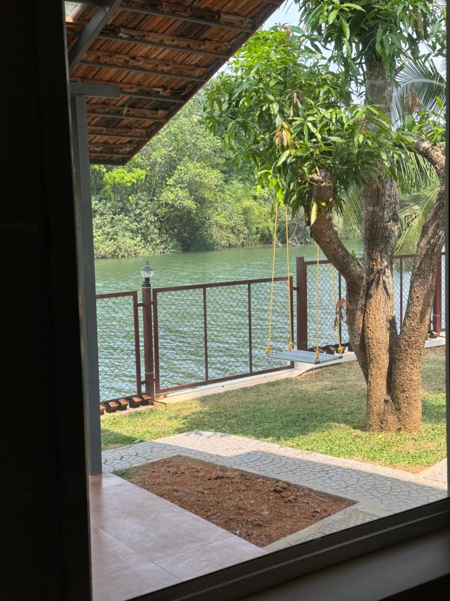 Blue Lake Villa Коллам Екстер'єр фото